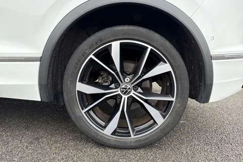 PX23MYN Volkswagen Tiguan 1.5 TSI R-Line DSG Euro 6 (s/s) 5dr Thumbnail #14