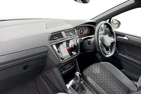 PX23MYN Volkswagen Tiguan 1.5 TSI R-Line DSG Euro 6 (s/s) 5dr Thumbnail #16