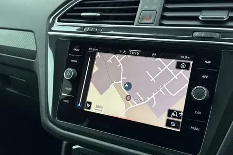 PX23MYN Volkswagen Tiguan 1.5 TSI R-Line DSG Euro 6 (s/s) 5dr Thumbnail #18