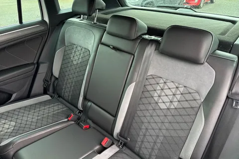 PX23MYN Volkswagen Tiguan 1.5 TSI R-Line DSG Euro 6 (s/s) 5dr Thumbnail #20