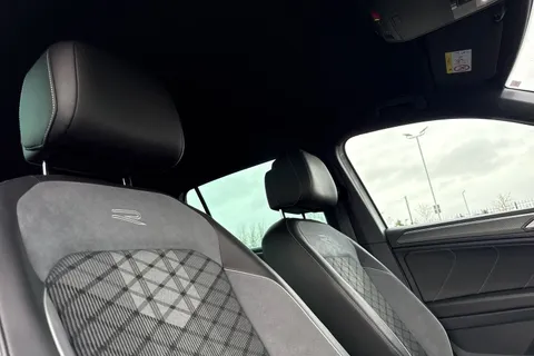 PX23MYN Volkswagen Tiguan 1.5 TSI R-Line DSG Euro 6 (s/s) 5dr Thumbnail #25