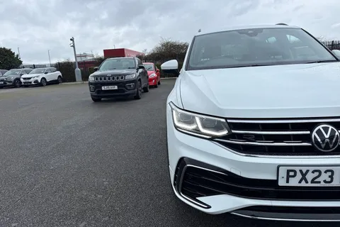 PX23MYN Volkswagen Tiguan 1.5 TSI R-Line DSG Euro 6 (s/s) 5dr Thumbnail #26