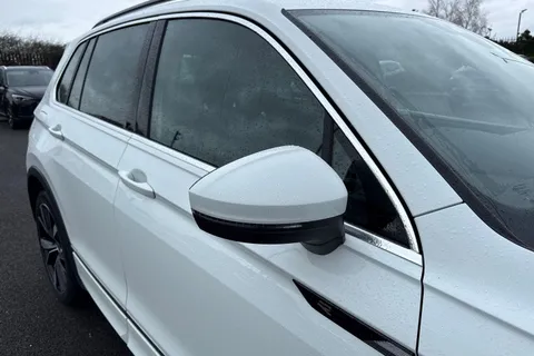 PX23MYN Volkswagen Tiguan 1.5 TSI R-Line DSG Euro 6 (s/s) 5dr Thumbnail #29