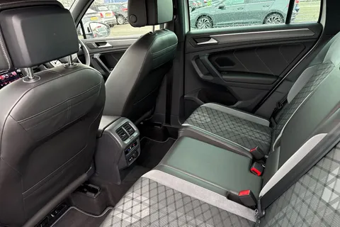 PX23MYN Volkswagen Tiguan 1.5 TSI R-Line DSG Euro 6 (s/s) 5dr Thumbnail #36