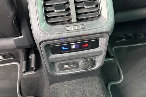 PX23MYN Volkswagen Tiguan 1.5 TSI R-Line DSG Euro 6 (s/s) 5dr Thumbnail #38