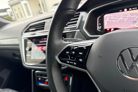 PX23MYN Volkswagen Tiguan 1.5 TSI R-Line DSG Euro 6 (s/s) 5dr Thumbnail #39