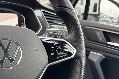 PX23MYN Volkswagen Tiguan 1.5 TSI R-Line DSG Euro 6 (s/s) 5dr Thumbnail #40