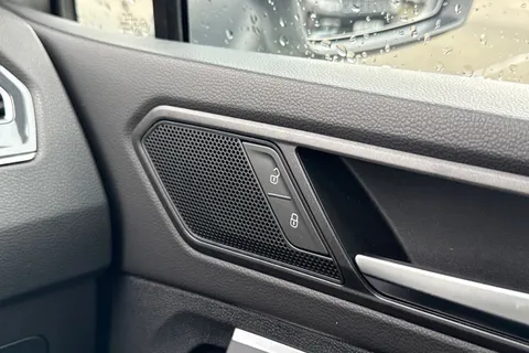 PX23MYN Volkswagen Tiguan 1.5 TSI R-Line DSG Euro 6 (s/s) 5dr Thumbnail #42