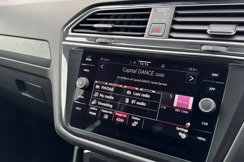 PX23MYN Volkswagen Tiguan 1.5 TSI R-Line DSG Euro 6 (s/s) 5dr Thumbnail #45