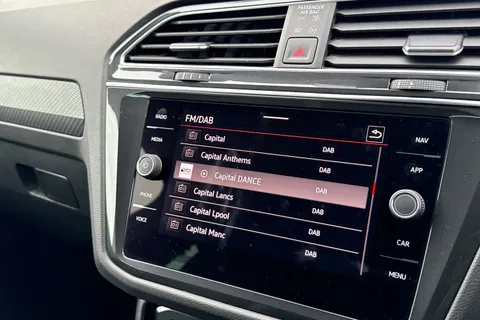 PX23MYN Volkswagen Tiguan 1.5 TSI R-Line DSG Euro 6 (s/s) 5dr Thumbnail #46