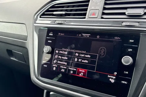 PX23MYN Volkswagen Tiguan 1.5 TSI R-Line DSG Euro 6 (s/s) 5dr Thumbnail #47