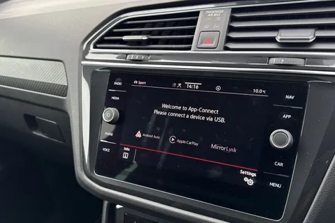 PX23MYN Volkswagen Tiguan 1.5 TSI R-Line DSG Euro 6 (s/s) 5dr Thumbnail #49