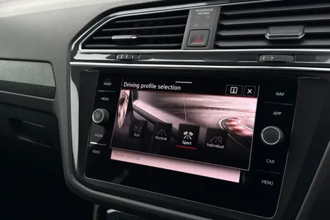 PX23MYN Volkswagen Tiguan 1.5 TSI R-Line DSG Euro 6 (s/s) 5dr Thumbnail #52