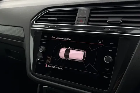 PX23MYN Volkswagen Tiguan 1.5 TSI R-Line DSG Euro 6 (s/s) 5dr Thumbnail #53