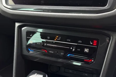 PX23MYN Volkswagen Tiguan 1.5 TSI R-Line DSG Euro 6 (s/s) 5dr Thumbnail #54