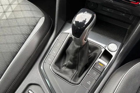 PX23MYN Volkswagen Tiguan 1.5 TSI R-Line DSG Euro 6 (s/s) 5dr Thumbnail #56