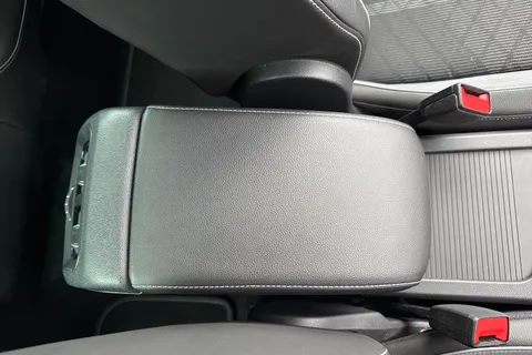 PX23MYN Volkswagen Tiguan 1.5 TSI R-Line DSG Euro 6 (s/s) 5dr Thumbnail #58