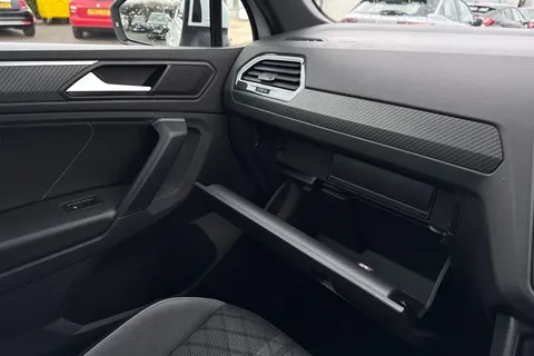 PX23MYN Volkswagen Tiguan 1.5 TSI R-Line DSG Euro 6 (s/s) 5dr Thumbnail #62