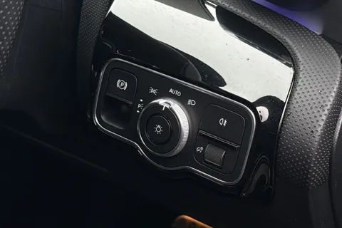 PN19XXT Mercedes-Benz Cla Class 2.0 CLA220 AMG Line (Premium Plus) Coupe 7G-DCT Euro 6 (s/s) 4dr Thumbnail #32