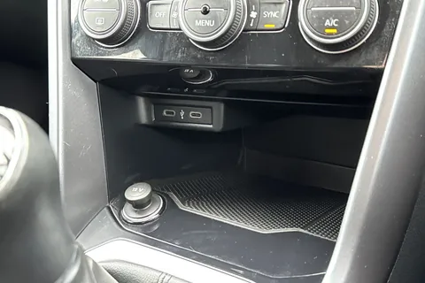 KS71AXA Volkswagen T-Roc 1.0 TSI 110 Active 5dr | App Connect | Active Pack Thumbnail #33