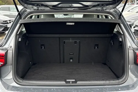 MP23JNJ Volkswagen Golf 1.5 TSI 150 Style 5dr **WINTER PACK, REAR VIEW CAMERA** Thumbnail #7