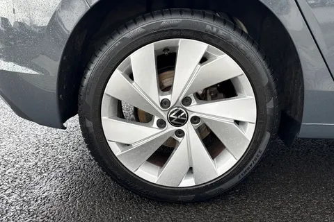 MP23JNJ Volkswagen Golf 1.5 TSI 150 Style 5dr **WINTER PACK, REAR VIEW CAMERA** Thumbnail #10