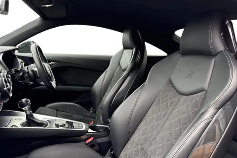 16 of 66 for Audi TT Coup- Black Edition 40 TFSI 197 PS S tronic