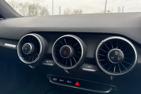 22 of 66 for Audi TT Coup- Black Edition 40 TFSI 197 PS S tronic