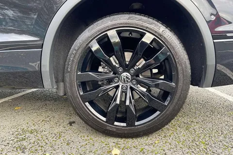 CX73OMP Volkswagen Tiguan Allspace 2.0TDI 200 R-Line 4M DSG ⭐Factory towbar, Black style pack⭐ Thumbnail #7