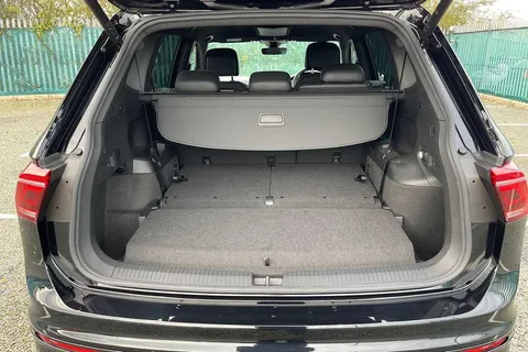CX73OMP Volkswagen Tiguan Allspace 2.0TDI 200 R-Line 4M DSG ⭐Factory towbar, Black style pack⭐ Thumbnail #11