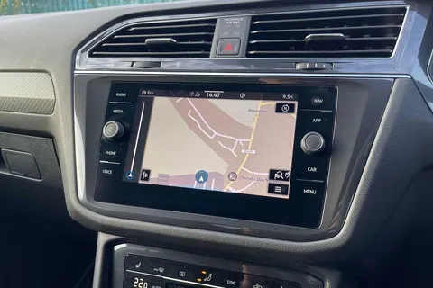 CX73OMP Volkswagen Tiguan Allspace 2.0TDI 200 R-Line 4M DSG ⭐Factory towbar, Black style pack⭐ Thumbnail #13