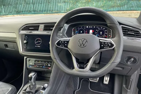 CX73OMP Volkswagen Tiguan Allspace 2.0TDI 200 R-Line 4M DSG ⭐Factory towbar, Black style pack⭐ Thumbnail #14