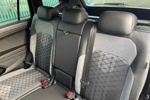 CX73OMP Volkswagen Tiguan Allspace 2.0TDI 200 R-Line 4M DSG ⭐Factory towbar, Black style pack⭐ Thumbnail #15