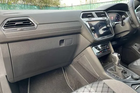 CX73OMP Volkswagen Tiguan Allspace 2.0TDI 200 R-Line 4M DSG ⭐Factory towbar, Black style pack⭐ Thumbnail #16