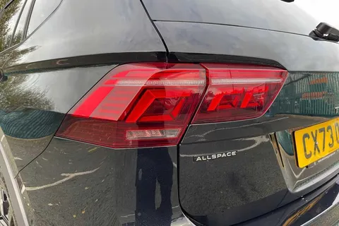 CX73OMP Volkswagen Tiguan Allspace 2.0TDI 200 R-Line 4M DSG ⭐Factory towbar, Black style pack⭐ Thumbnail #17