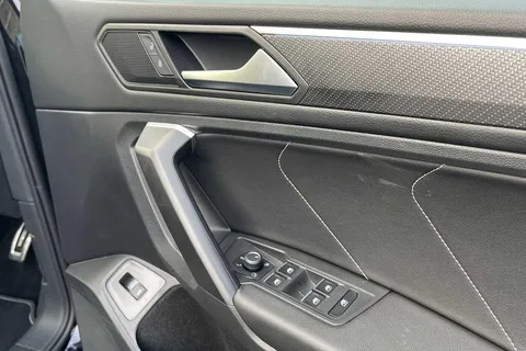 CX73OMP Volkswagen Tiguan Allspace 2.0TDI 200 R-Line 4M DSG ⭐Factory towbar, Black style pack⭐ Thumbnail #19