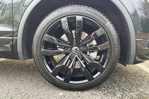 CX73OMP Volkswagen Tiguan Allspace 2.0TDI 200 R-Line 4M DSG ⭐Factory towbar, Black style pack⭐ Thumbnail #24