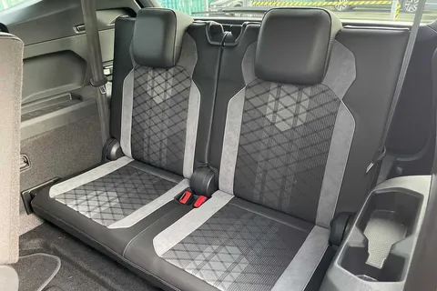 CX73OMP Volkswagen Tiguan Allspace 2.0TDI 200 R-Line 4M DSG ⭐Factory towbar, Black style pack⭐ Thumbnail #33