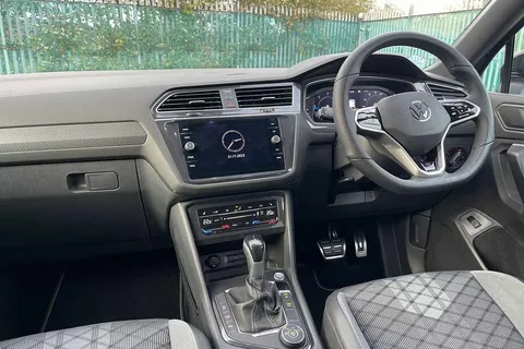 CX73OMP Volkswagen Tiguan Allspace 2.0TDI 200 R-Line 4M DSG ⭐Factory towbar, Black style pack⭐ Thumbnail #39