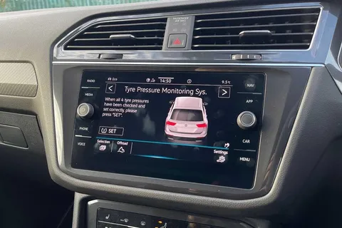 CX73OMP Volkswagen Tiguan Allspace 2.0TDI 200 R-Line 4M DSG ⭐Factory towbar, Black style pack⭐ Thumbnail #51