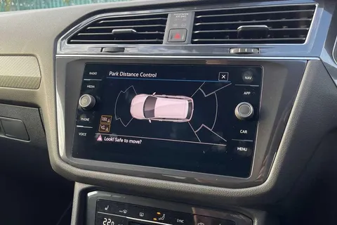 CX73OMP Volkswagen Tiguan Allspace 2.0TDI 200 R-Line 4M DSG ⭐Factory towbar, Black style pack⭐ Thumbnail #55