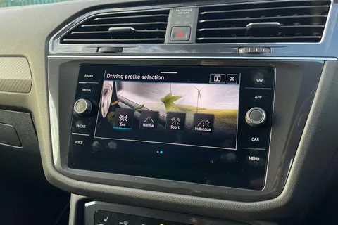 CX73OMP Volkswagen Tiguan Allspace 2.0TDI 200 R-Line 4M DSG ⭐Factory towbar, Black style pack⭐ Thumbnail #56