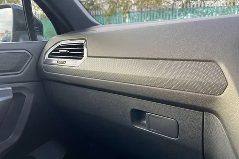 CX73OMP Volkswagen Tiguan Allspace 2.0TDI 200 R-Line 4M DSG ⭐Factory towbar, Black style pack⭐ Thumbnail #60