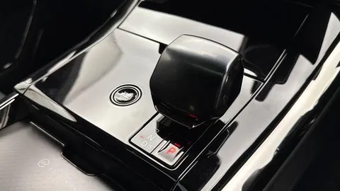 KP74YBV Land Rover Range Rover Sport 4.4 P635 SV Edition One (Carbon Bronze Matte) 5dr Thumbnail #14