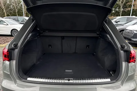 GF20VCV Audi Q3 S line 35 TFSI 150 PS S tronic Thumbnail #8