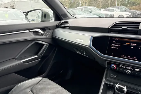 GF20VCV Audi Q3 S line 35 TFSI 150 PS S tronic Thumbnail #21