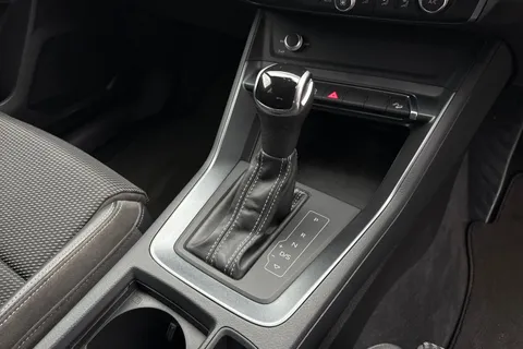 GF20VCV Audi Q3 S line 35 TFSI 150 PS S tronic Thumbnail #24