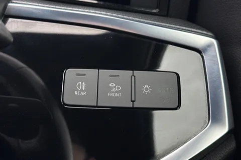 GF20VCV Audi Q3 S line 35 TFSI 150 PS S tronic Thumbnail #40