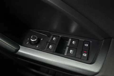 GF20VCV Audi Q3 S line 35 TFSI 150 PS S tronic Thumbnail #42