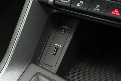 GF20VCV Audi Q3 S line 35 TFSI 150 PS S tronic Thumbnail #48